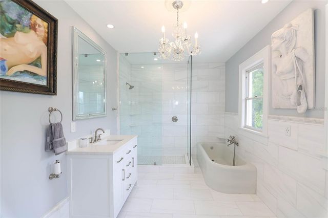 2041 BEACH DR SE, St Petersburg, FL 33705