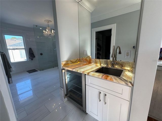 2041 BEACH DR SE, St Petersburg, FL 33705
