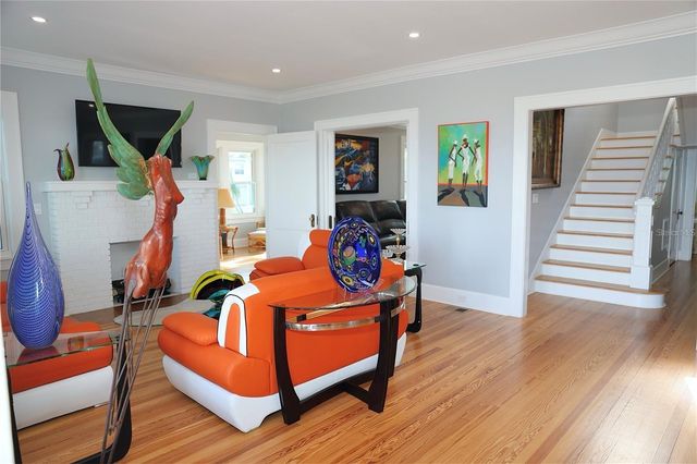 2041 BEACH DR SE, St Petersburg, FL 33705