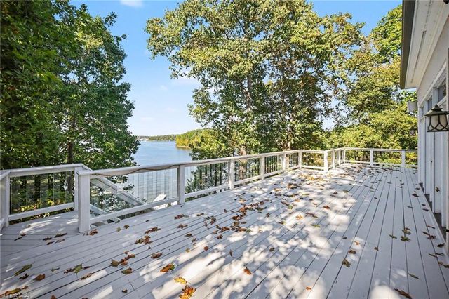 16101 Whitesail Drive, Charlotte, NC 28278