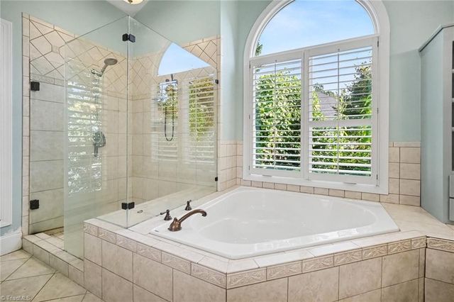 16101 Whitesail Drive, Charlotte, NC 28278