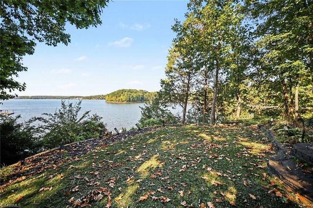 16101 Whitesail Drive, Charlotte, NC 28278