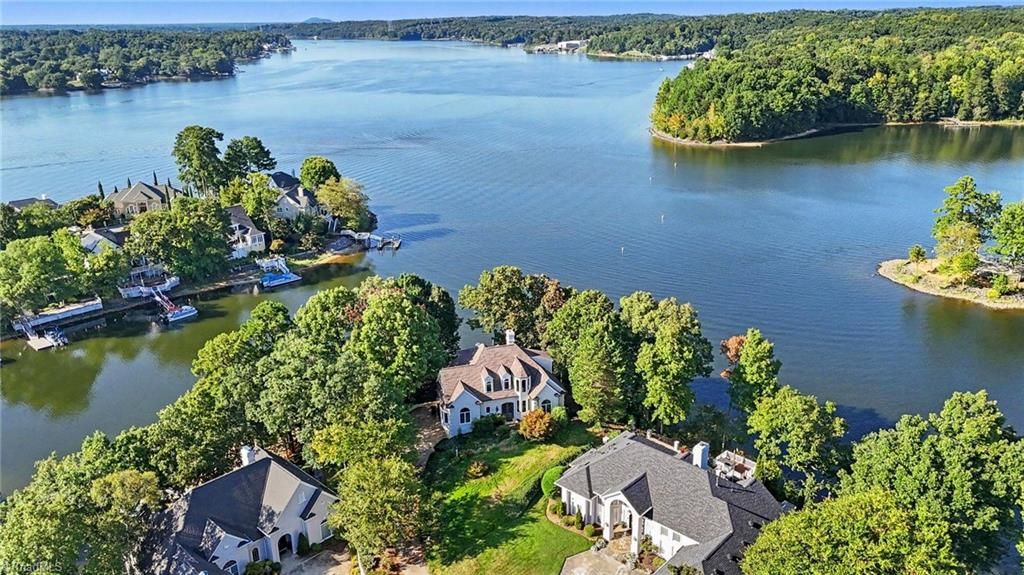 16101 Whitesail Drive, Charlotte, NC 28278