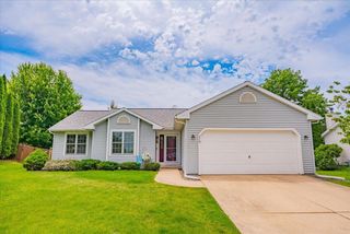 670 N Heatherstone Drive, Sun Prairie, WI 53590