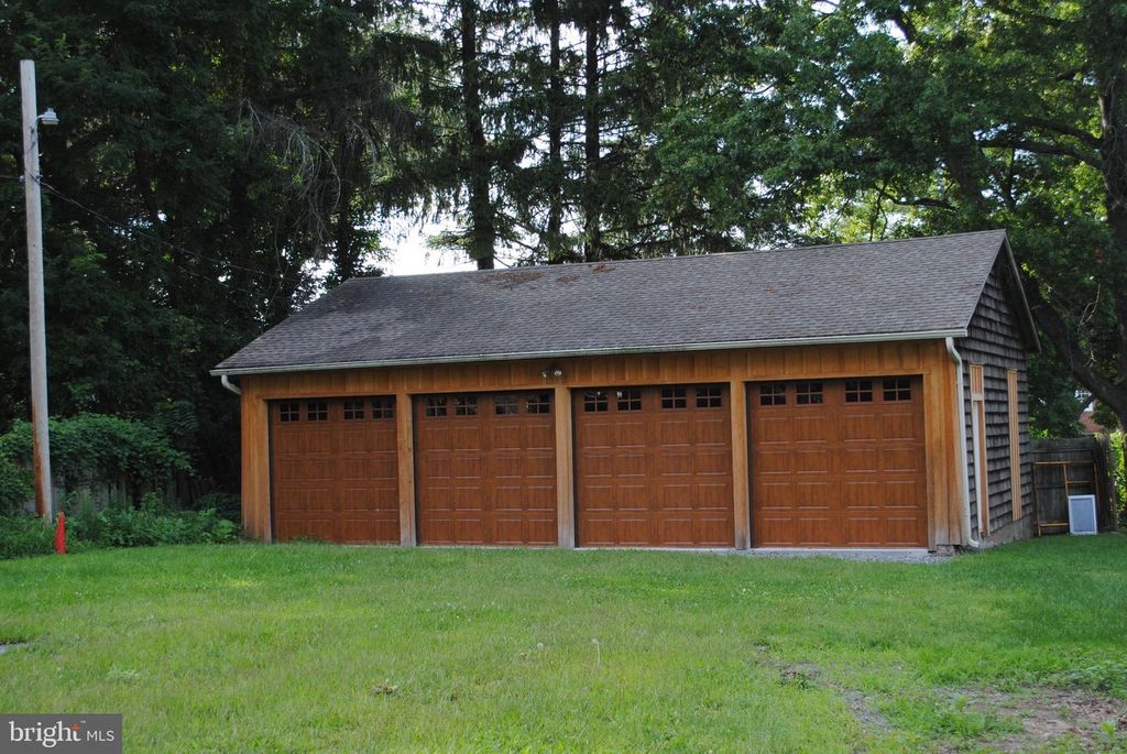 THORNTON RD, GLEN MILLS, PA 19342 — exterior