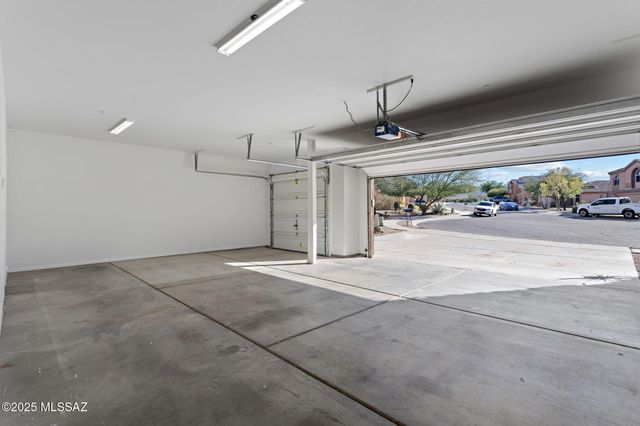 719 S Porter Routh Place, Vail, AZ 85641