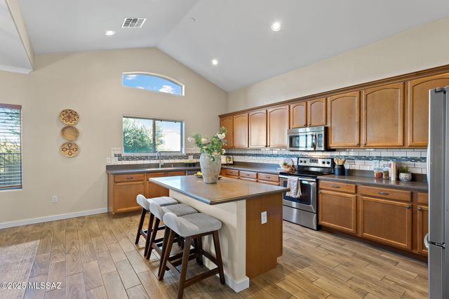 719 S Porter Routh Place, Vail, AZ 85641