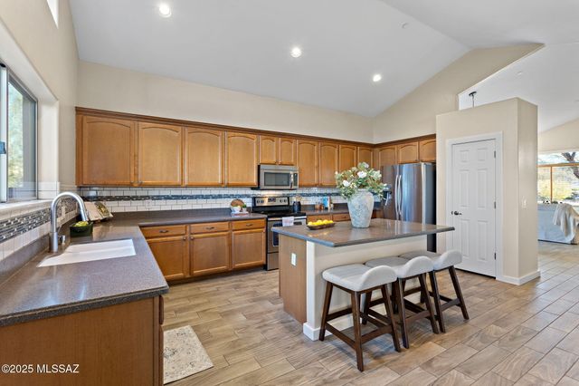 719 S Porter Routh Place, Vail, AZ 85641