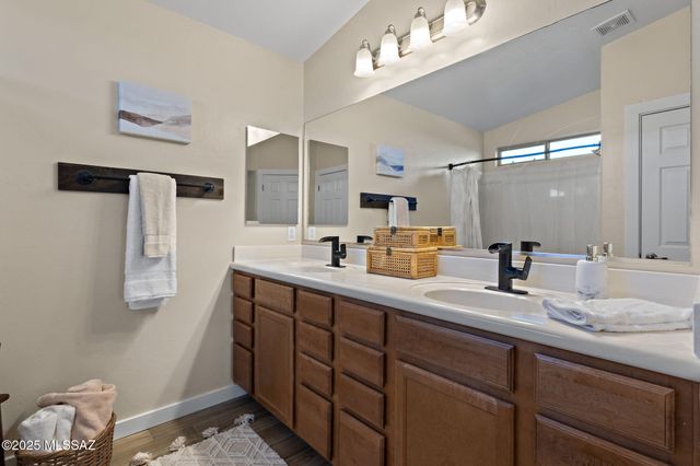 719 S Porter Routh Place, Vail, AZ 85641