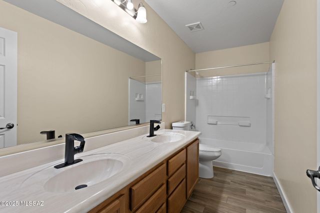 719 S Porter Routh Place, Vail, AZ 85641