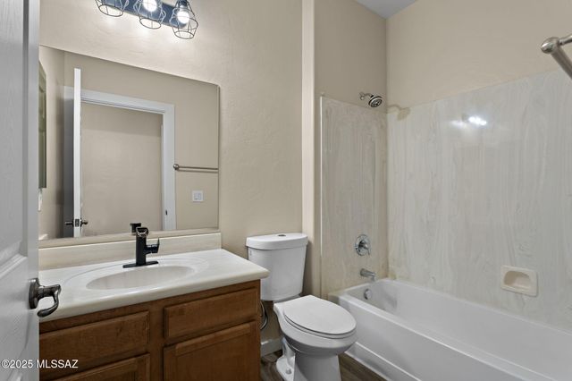 719 S Porter Routh Place, Vail, AZ 85641