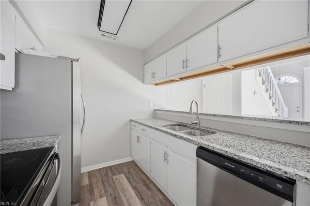 964 Saint Andrews Reach Apt B, Chesapeake, VA 23320