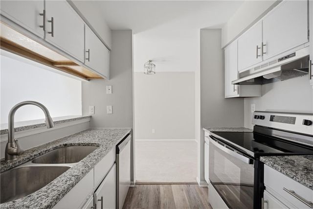 964 Saint Andrews Reach Apt B, Chesapeake, VA 23320