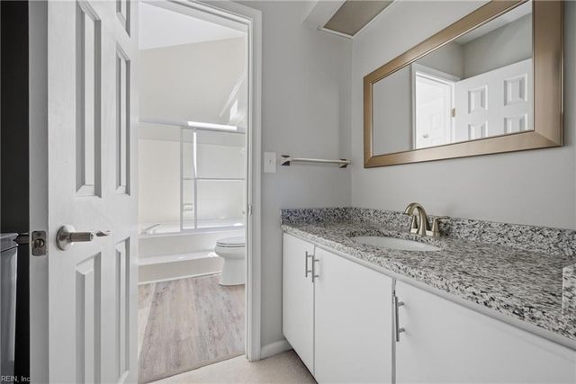 964 Saint Andrews Reach Apt B, Chesapeake, VA 23320