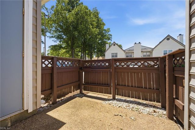 964 Saint Andrews Reach Apt B, Chesapeake, VA 23320