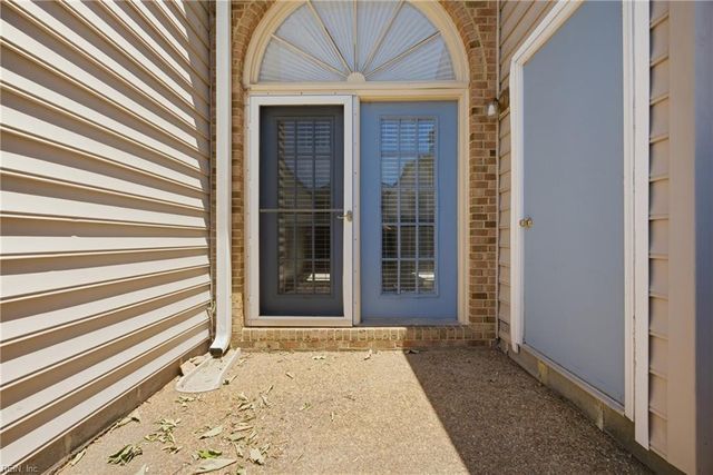 964 Saint Andrews Reach Apt B, Chesapeake, VA 23320