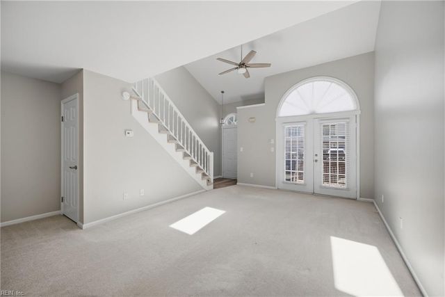 964 Saint Andrews Reach Apt B, Chesapeake, VA 23320