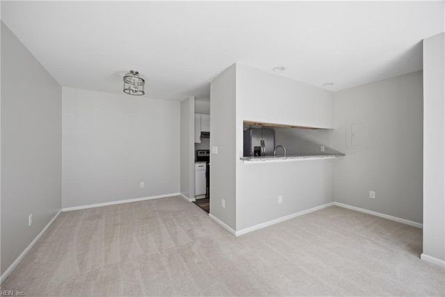 964 Saint Andrews Reach Apt B, Chesapeake, VA 23320