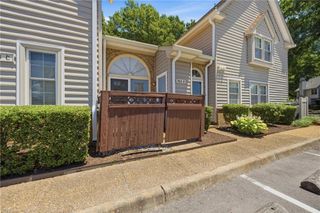 964 Saint Andrews Reach Apt B, Chesapeake, VA 23320