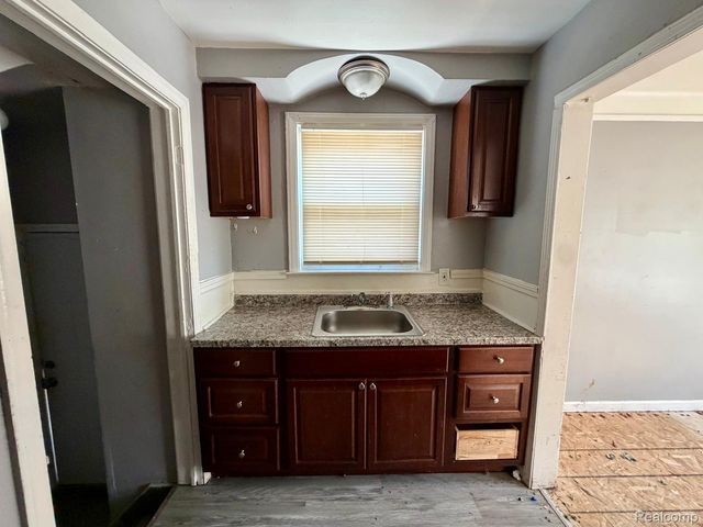 15431 Saratoga Street, Detroit, MI 48205