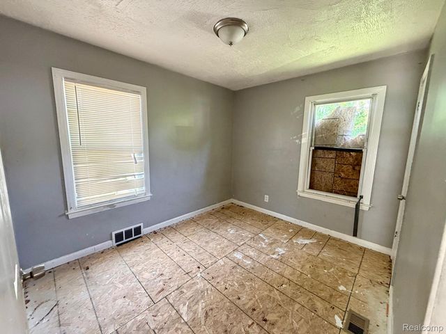 15431 Saratoga Street, Detroit, MI 48205