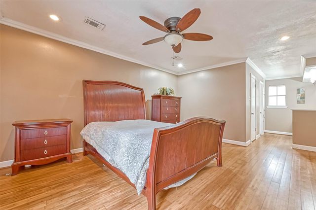 711 Lodgehill Lane, Houston, TX 77090