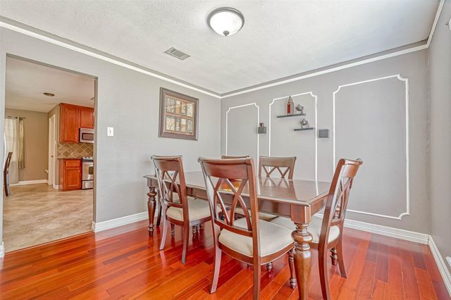 711 Lodgehill Lane, Houston, TX 77090