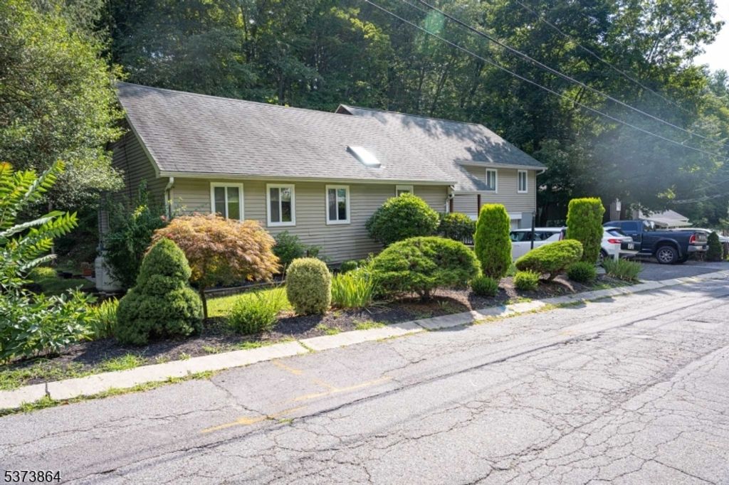 72 E Main St, High Bridge Boro, NJ 08829