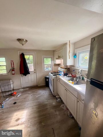 225 E HIGH ST, Glassboro, NJ 08028