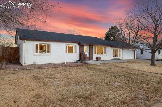 124 E Circle Drive, Canon City, CO 81212