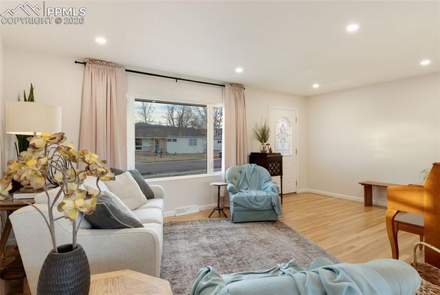 124 E Circle Drive, Canon City, CO 81212