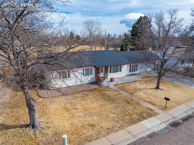 124 E Circle Drive, Canon City, CO 81212