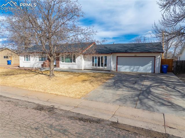 124 E Circle Drive, Canon City, CO 81212