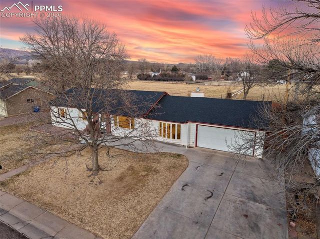 124 E Circle Drive, Canon City, CO 81212