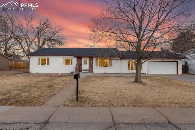 124 E Circle Drive, Canon City, CO 81212