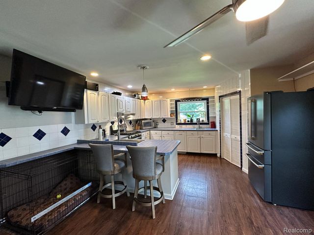 743 E Summit Street, Milford Charter Township, MI 48381