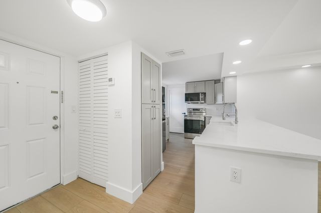 5301 NW 2nd Avenue, Boca Raton, FL 33487