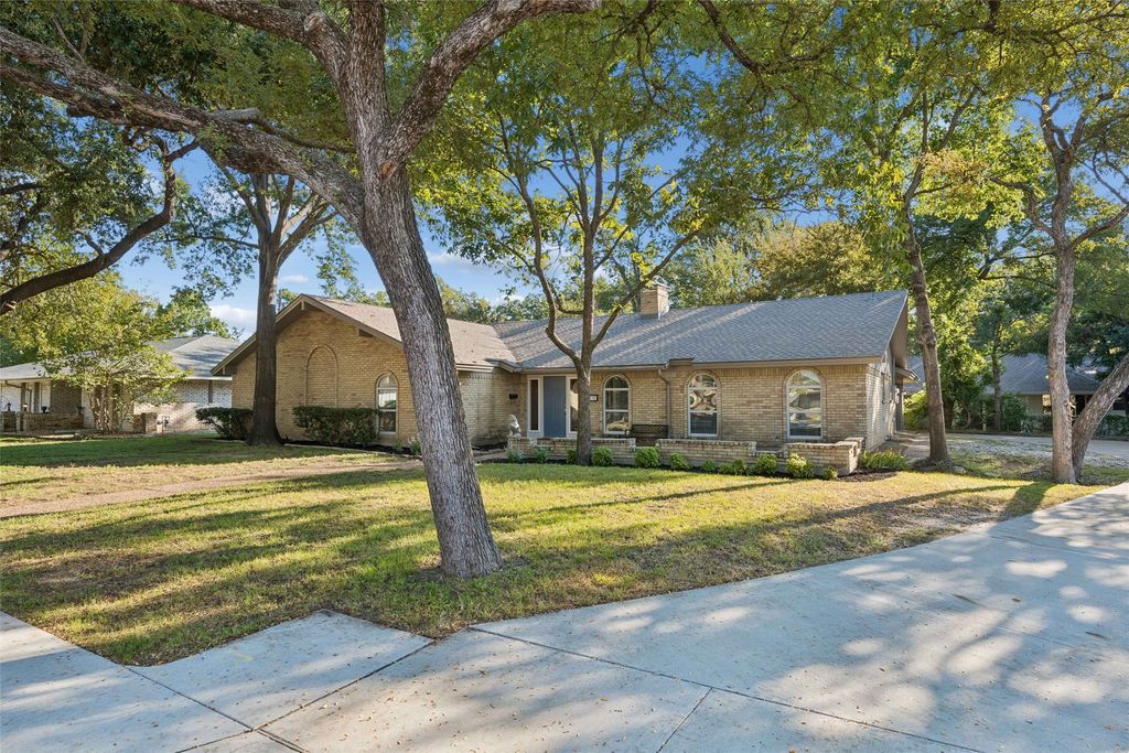 1710 Green Oaks Drive, Irving, TX 75061 — photo 2