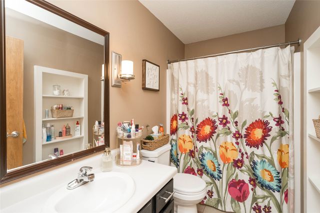 402 NW Winterberry Street, Ankeny, IA 50023