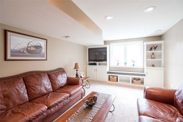 402 NW Winterberry Street, Ankeny, IA 50023