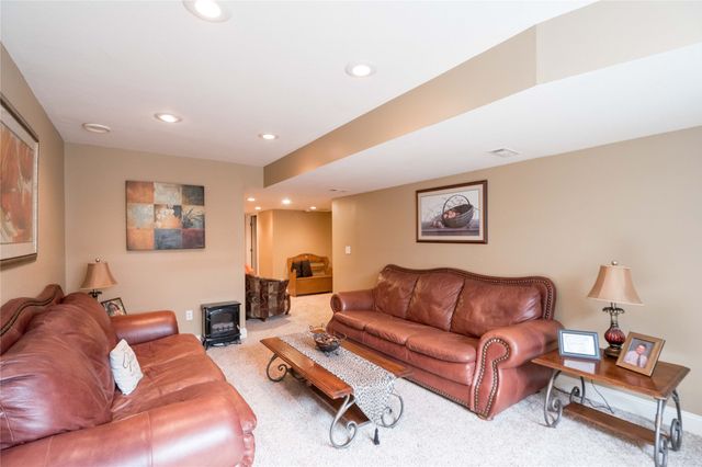 402 NW Winterberry Street, Ankeny, IA 50023