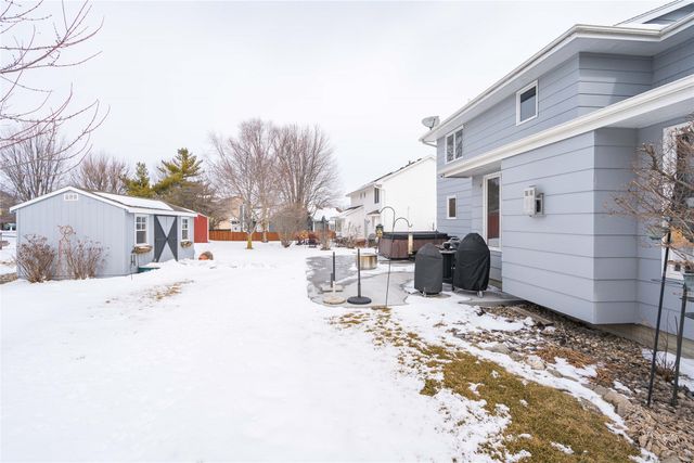402 NW Winterberry Street, Ankeny, IA 50023