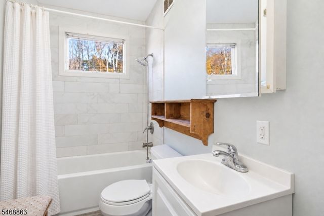 38 Highland Lakes Rd, Vernon Twp., NJ 07462