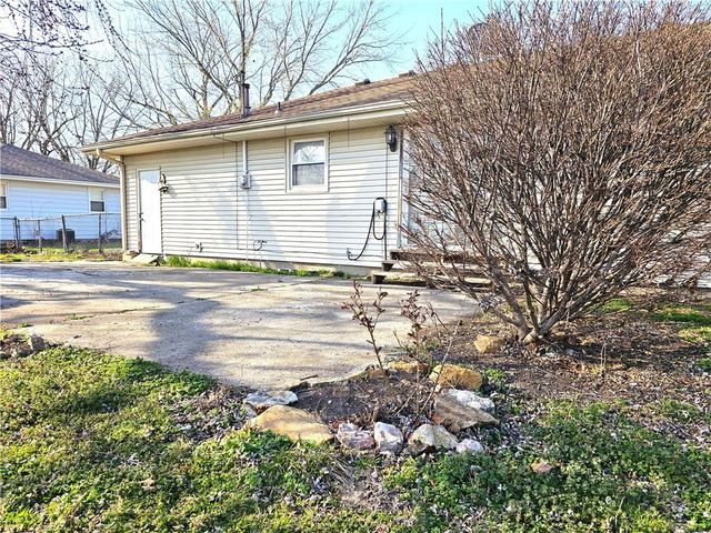 505 Morningside Drive, Garden City, MO 64747