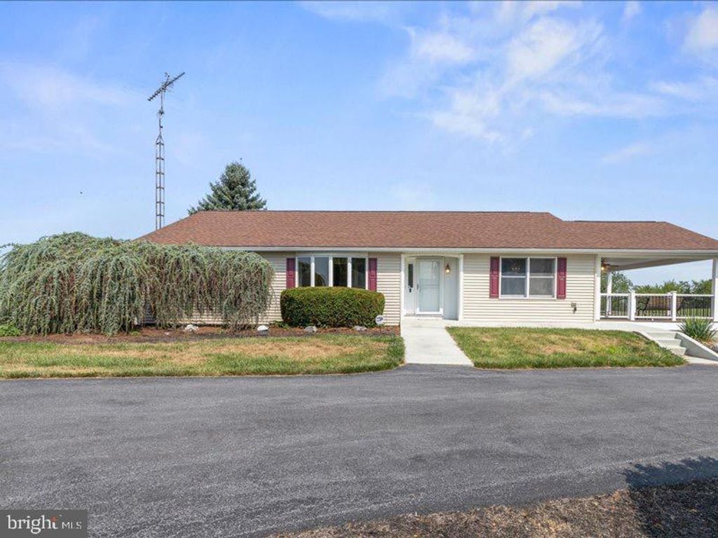 7246 SMITH RD, Chambersburg, PA 17201