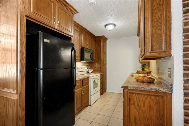 505 Meadowlake Drive, Noble, OK 73068
