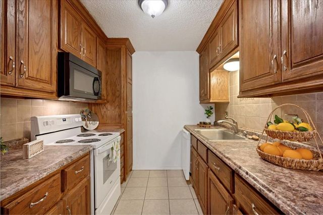 505 Meadowlake Drive, Noble, OK 73068
