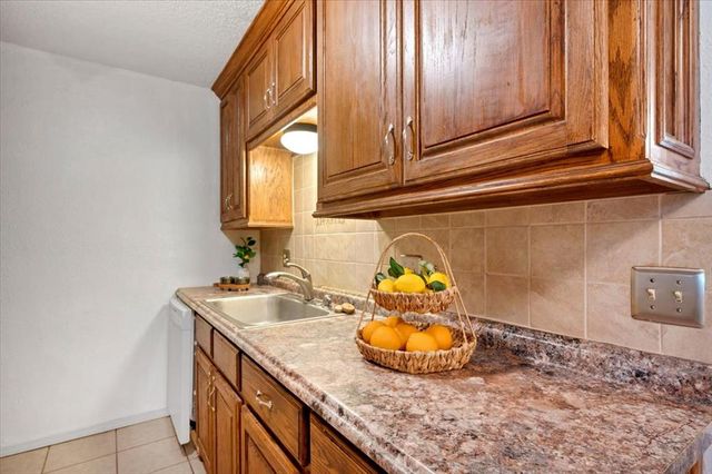 505 Meadowlake Drive, Noble, OK 73068