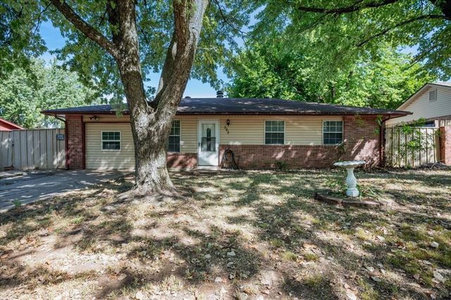 505 Meadowlake Drive, Noble, OK 73068