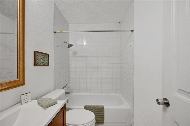 505 Meadowlake Drive, Noble, OK 73068